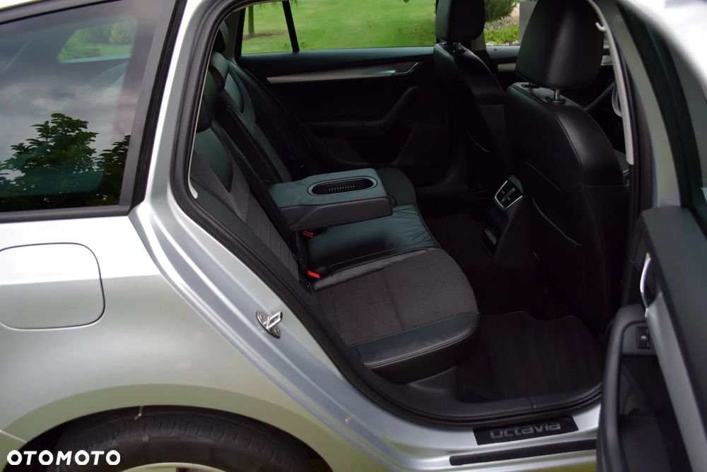 Skoda Octavia 1.6 TDI DPF DSG Elegance - 17