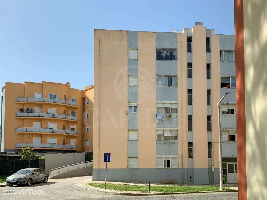 T2 no Carregado | Área Generosa | Pronto a Habitar | Excelente Luminos - Grande imagem: 5/33