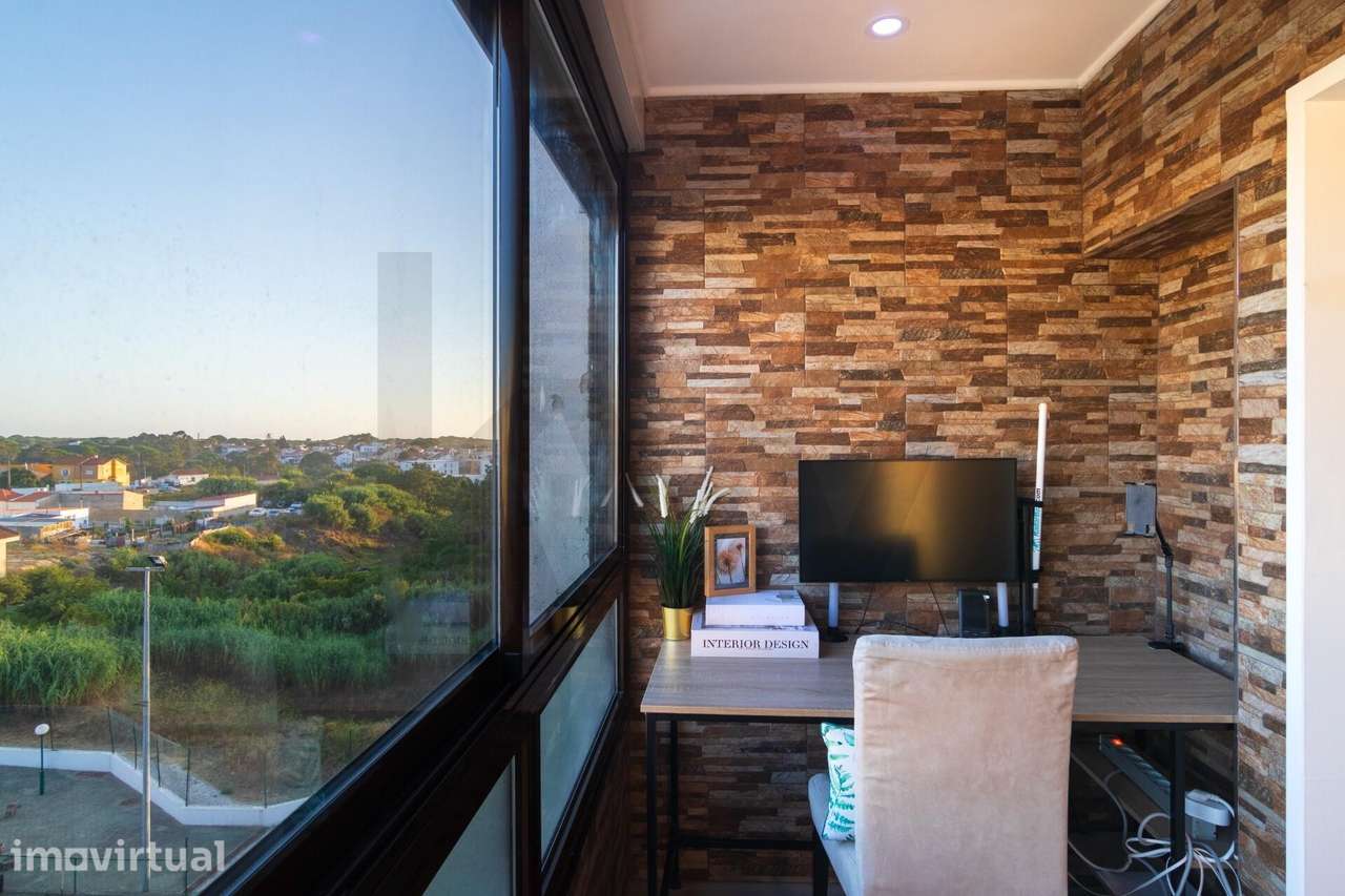 T2 remodelado com vista desafogada na Charneca da Caparica - Grande imagem: 4/32