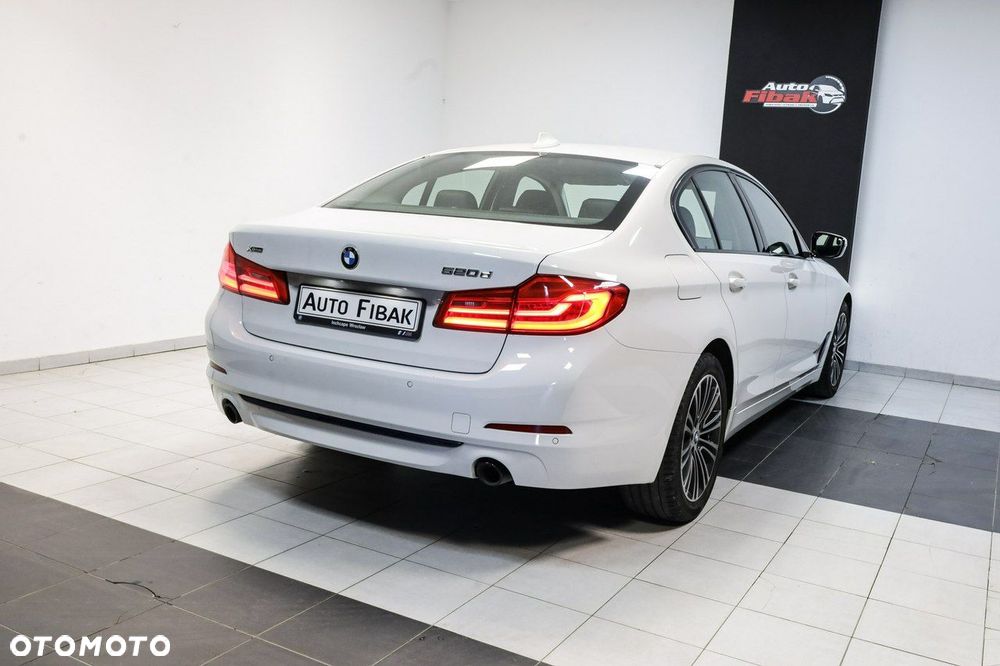 BMW Seria 5 520d xDrive Sport Line sport - 9