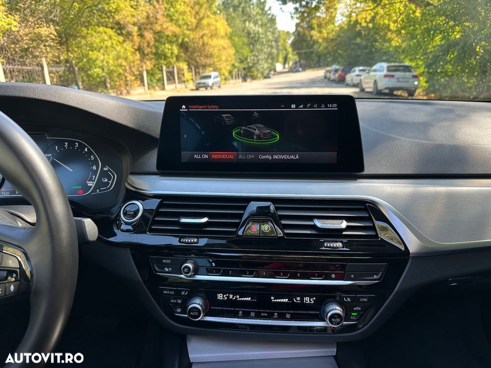 BMW Seria 5 530e Aut. Luxury Line - 31