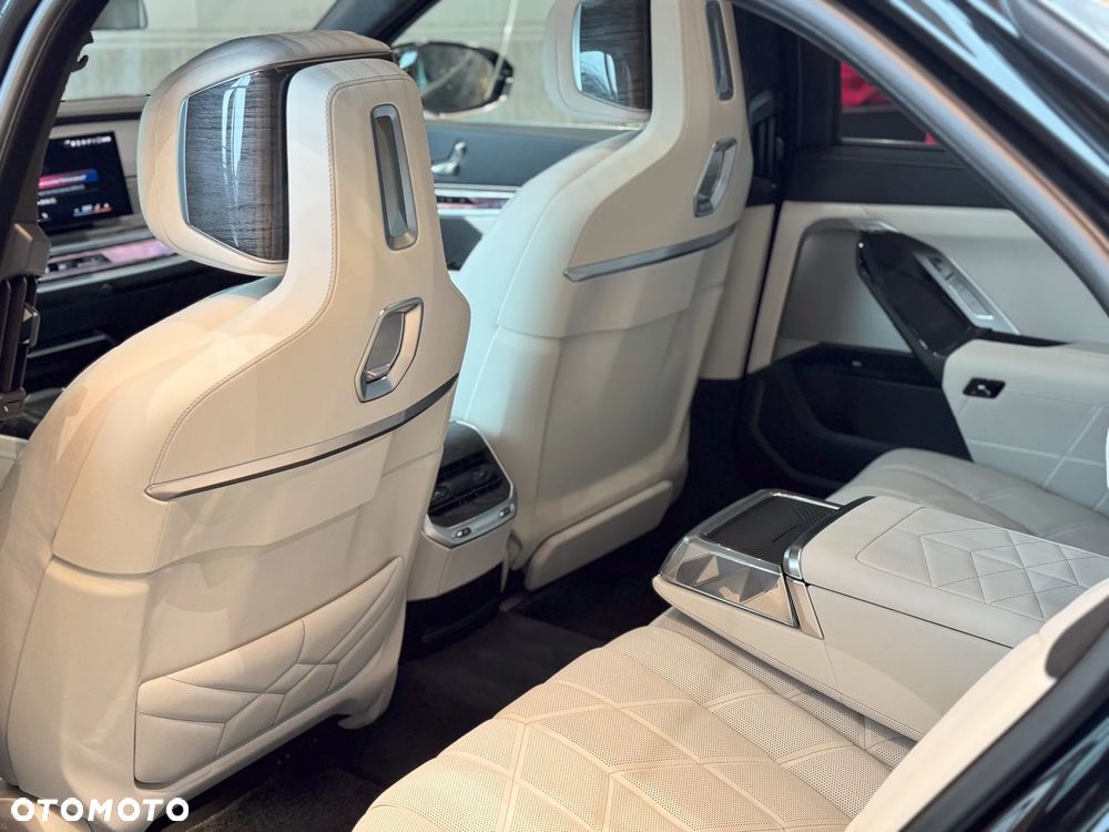BMW Seria 7 M760e PHEV xDrive sport - 7