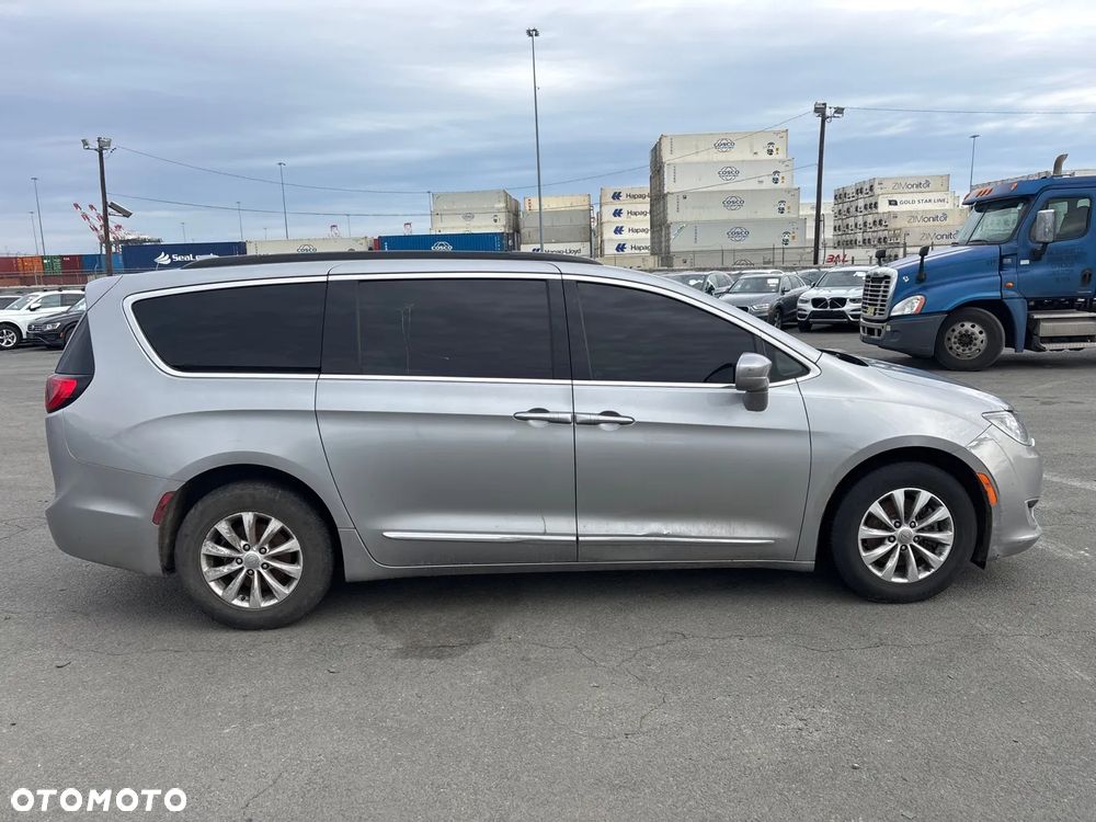 Chrysler Pacifica - 9