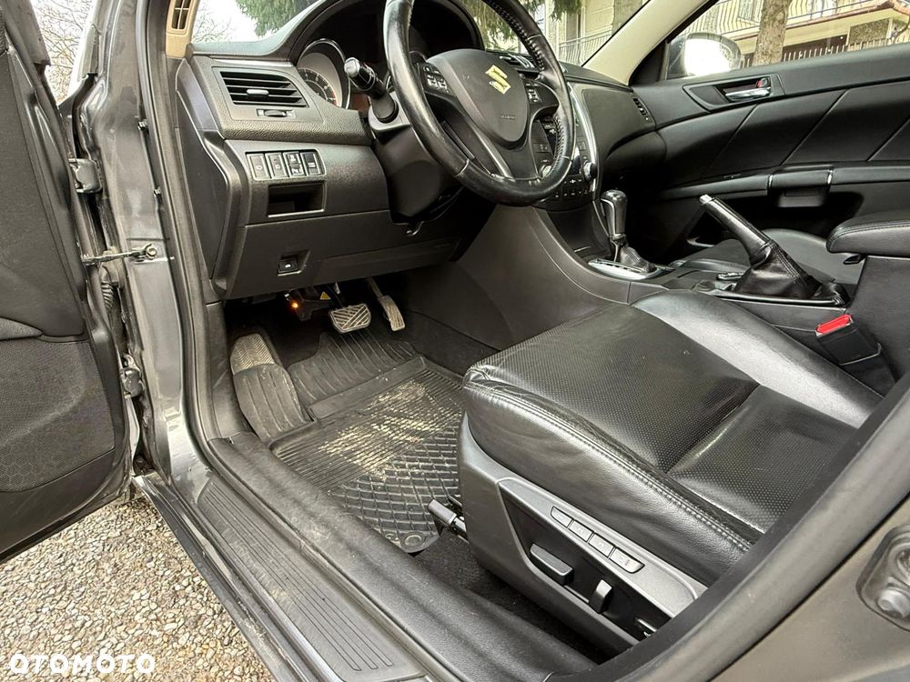 Suzuki Kizashi 2.4 Sport 4WD CVT - 17