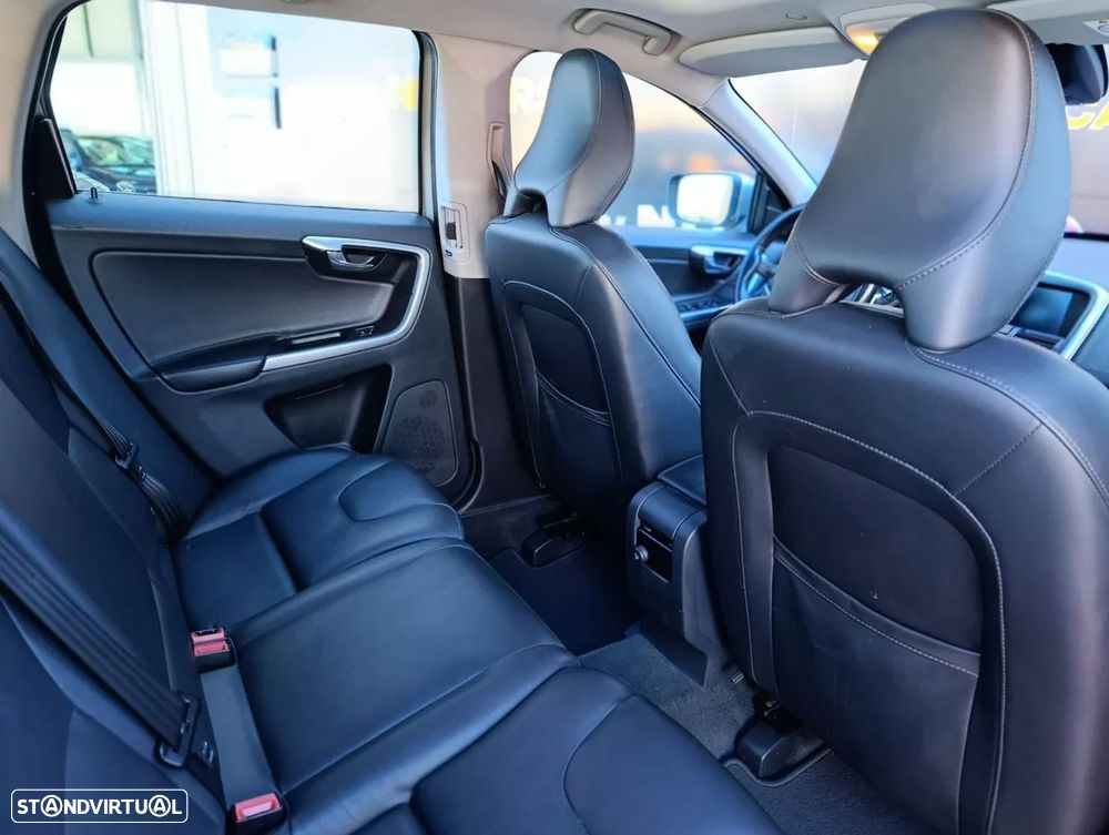 Volvo XC 60 2.0 D4 Momentum Geartronic - 20