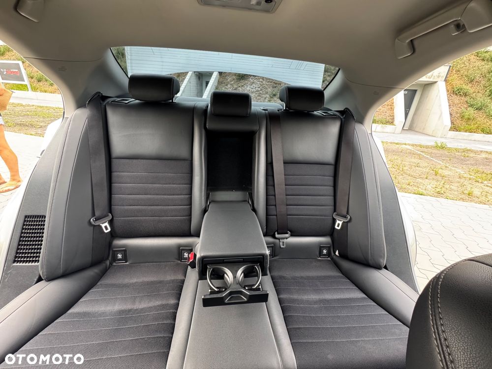 Lexus IS 300h Prestige - 17