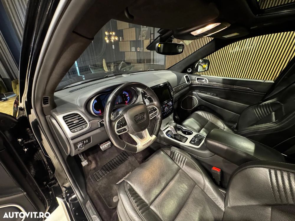 Jeep Grand Cherokee - 26
