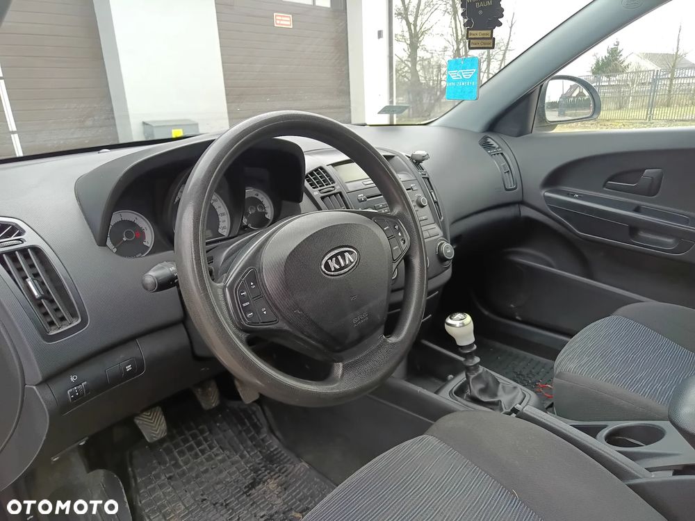 Kia Ceed 2.0 crdi Comfort + - 23