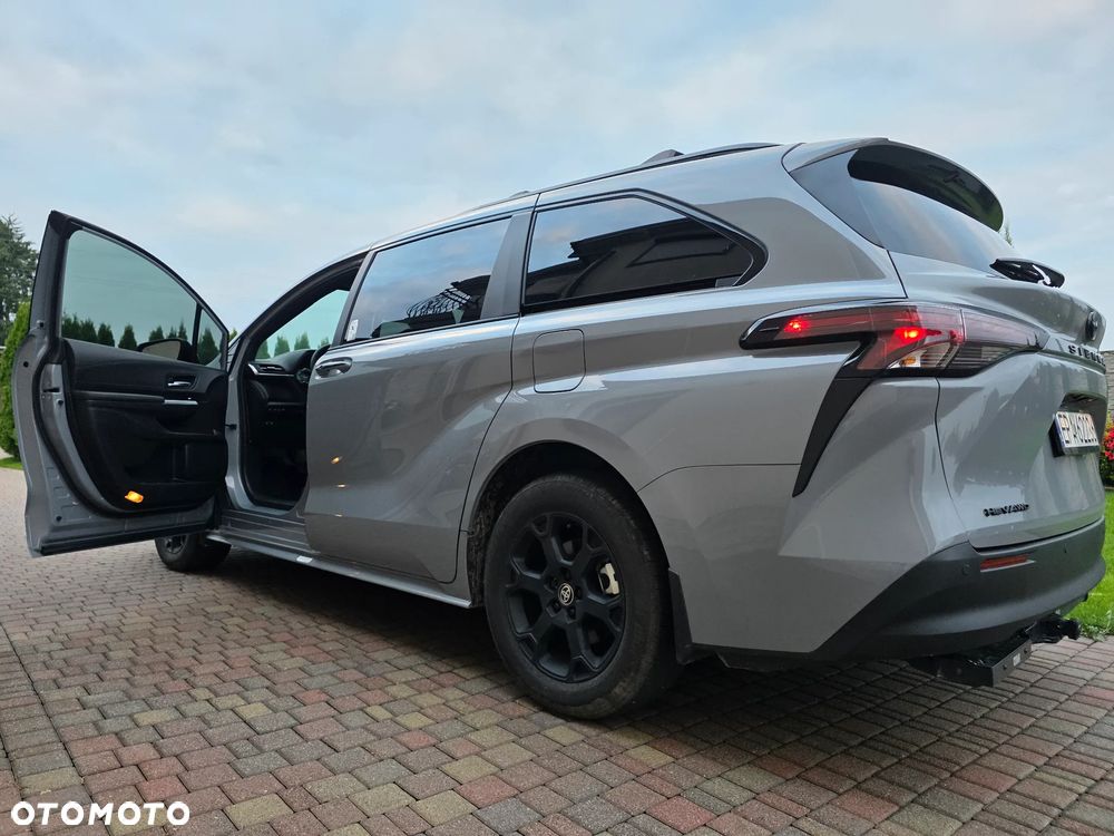 Toyota Sienna - 25