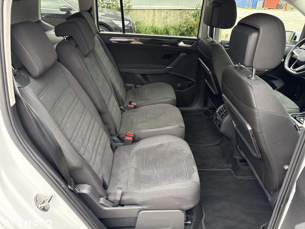 Volkswagen Touran - 26