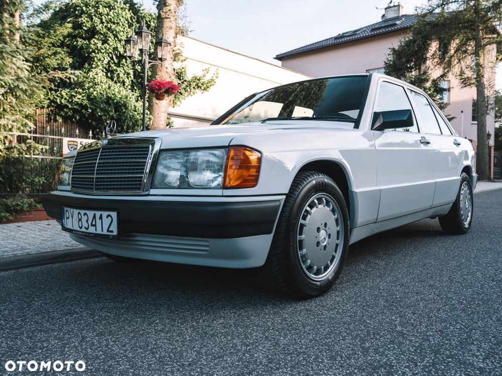 Mercedes-Benz W201 (190) - 1