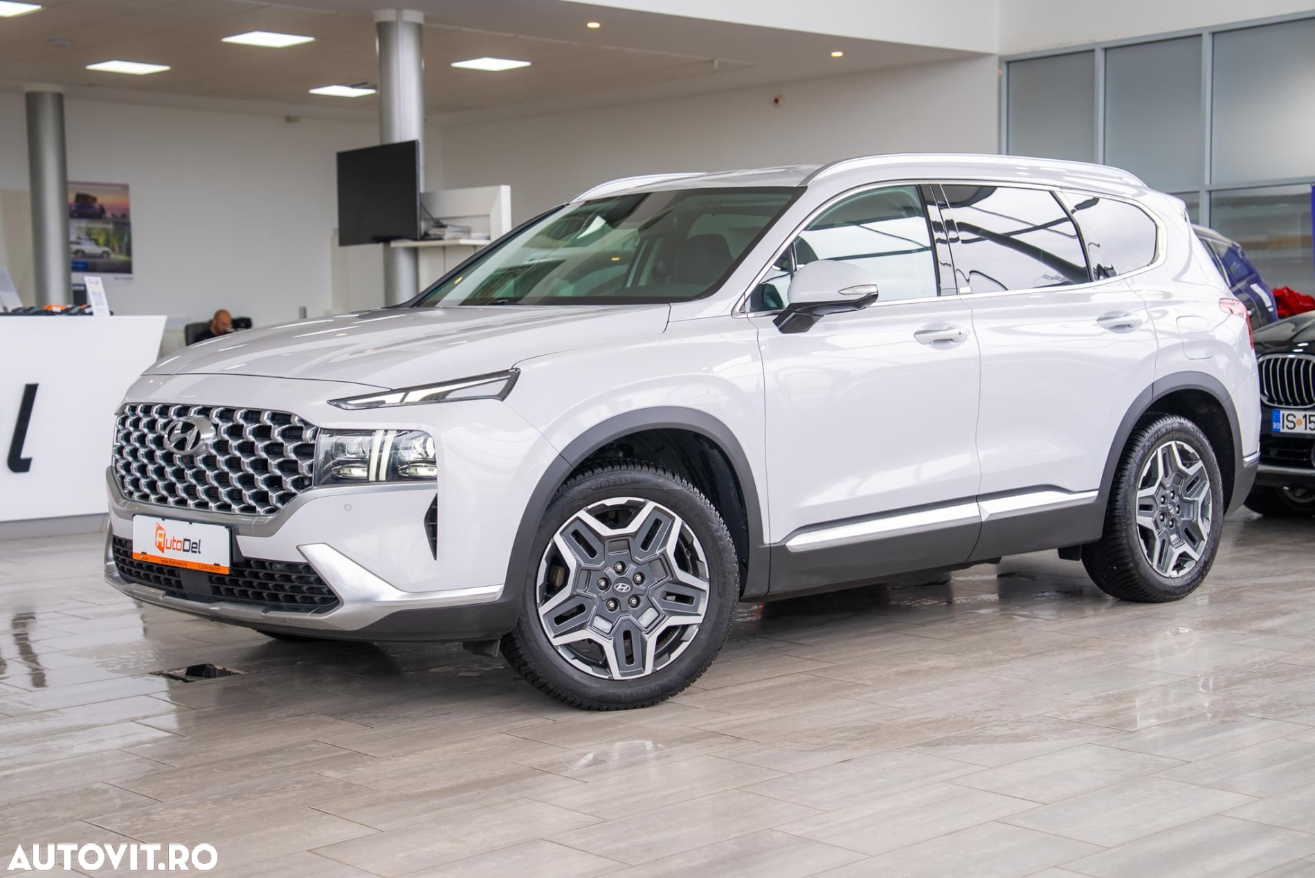 Hyundai Santa Fe Hybrid 1.6 l 230 CP 4WD 6AT Luxury - 2