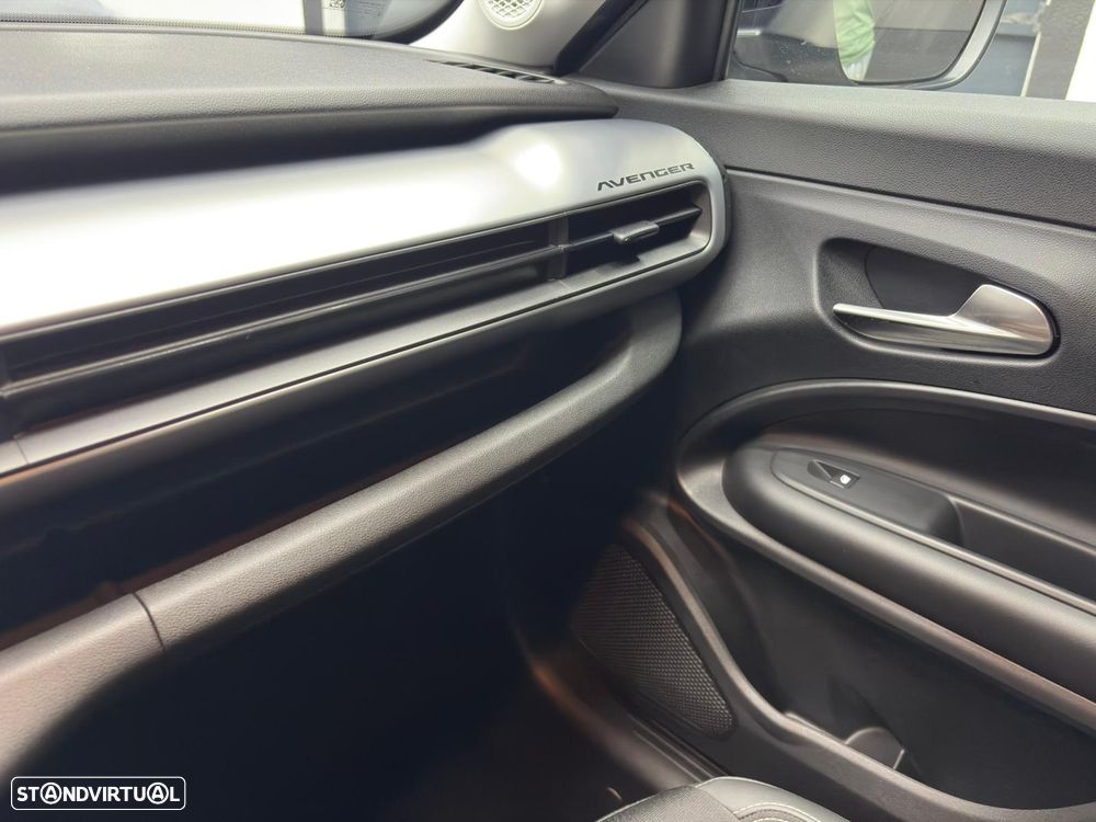 Jeep Avenger 1.2 e-Hybrid Altitude DCT - 16