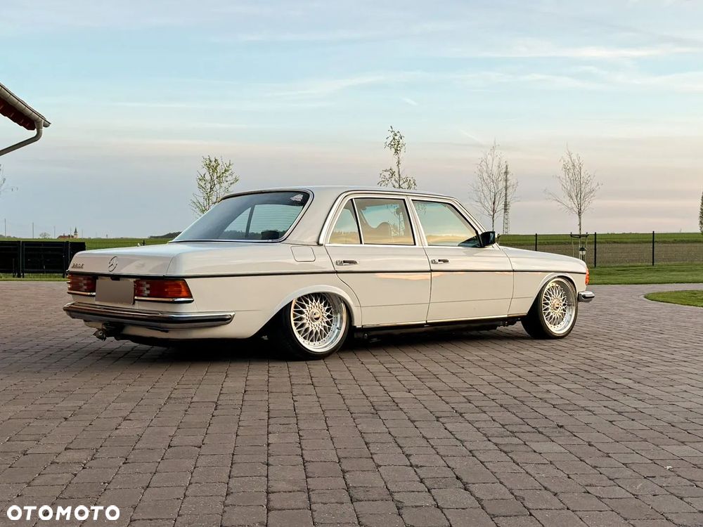 Mercedes-Benz W123 - 10
