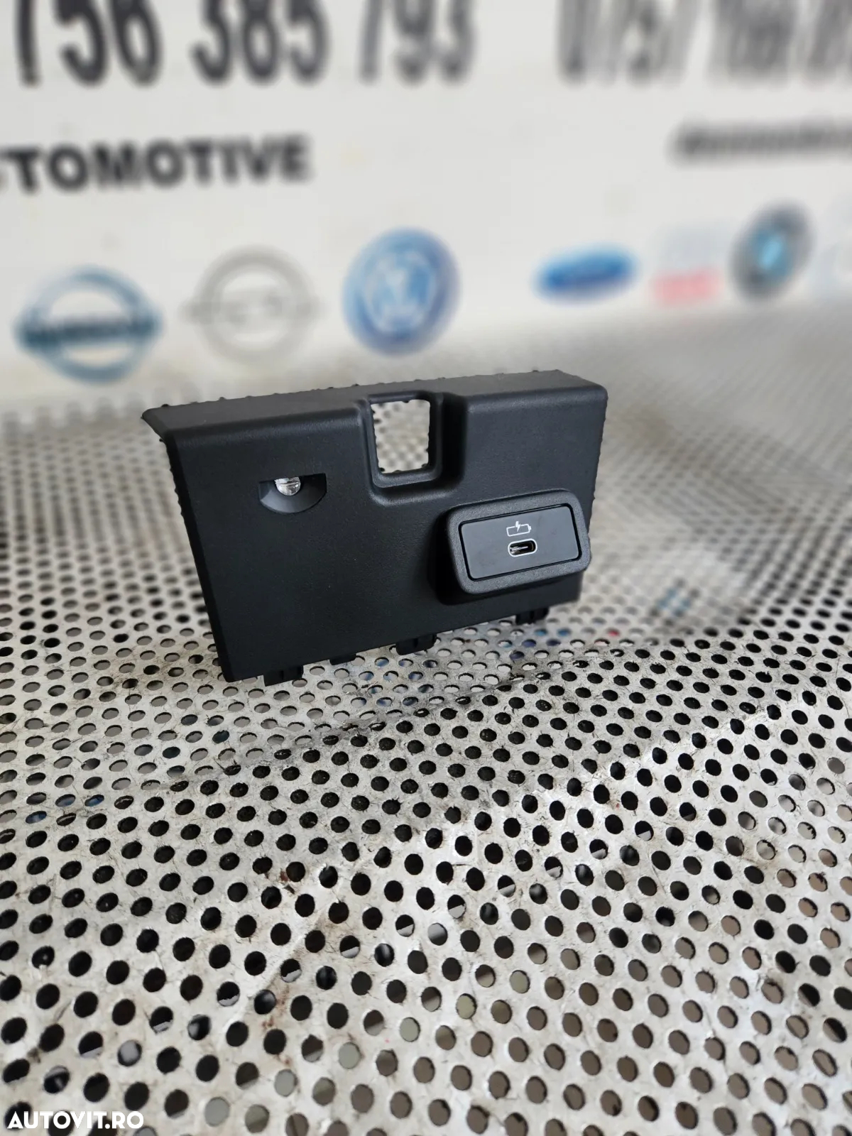 Priza Modul Auxiliar Incarcator Tip C Bmw Cod 8711940 Dezmembrez Bmw M2 240I G42 B58B30B - Dezmembrari Arad - 4