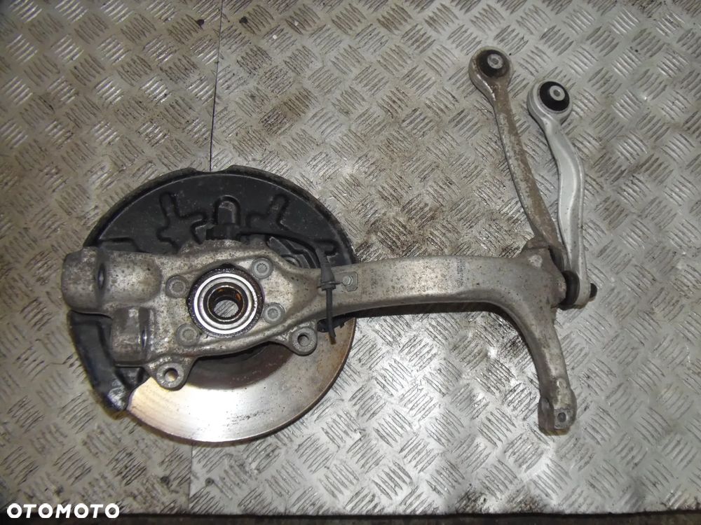 AUDI A4 B6 1.8T ZWROTNICA PIASTA PRAWA PRZEDNIA MANUAL - 1