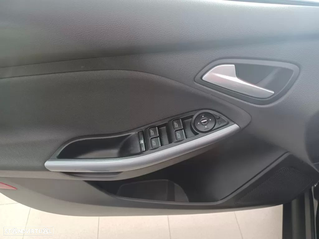 Ford Focus 1.0 EcoBoost S&S TITANIUM - 27
