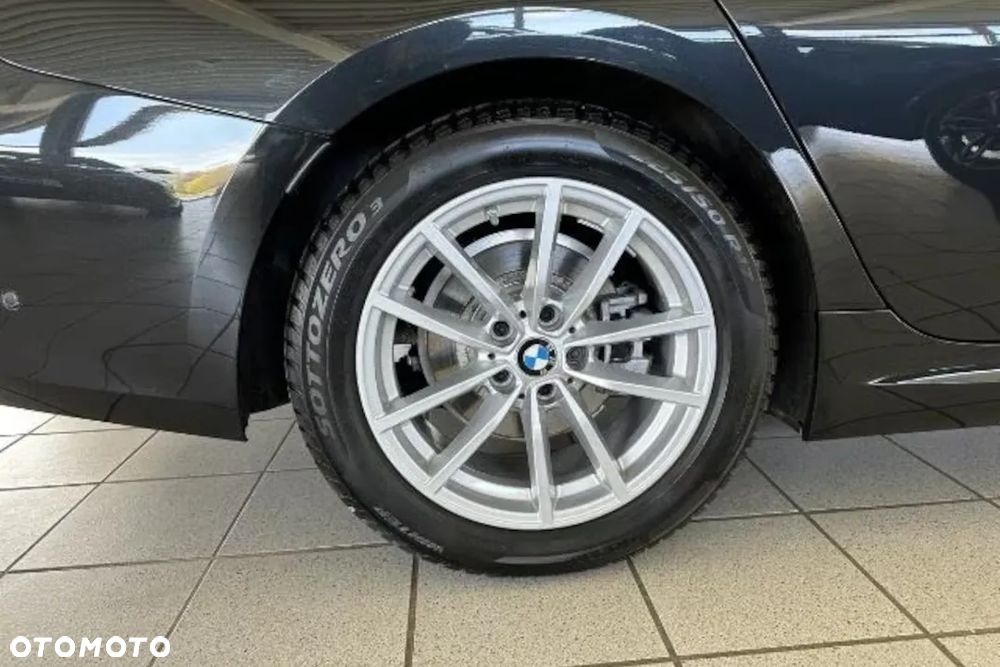 BMW Seria 3 318i M Sport - 29