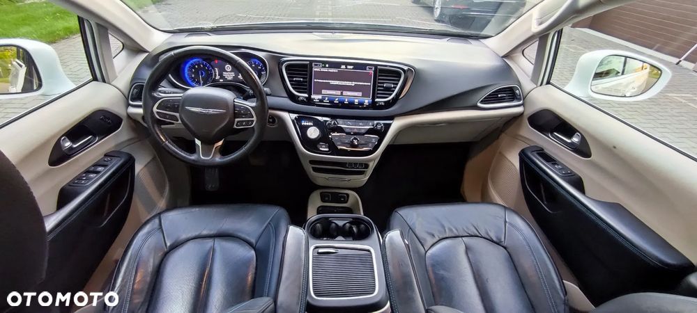 Chrysler Pacifica - 16