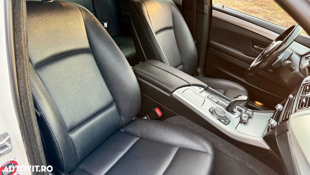BMW Seria 5 530d xDrive Touring Sport-Aut. - 8