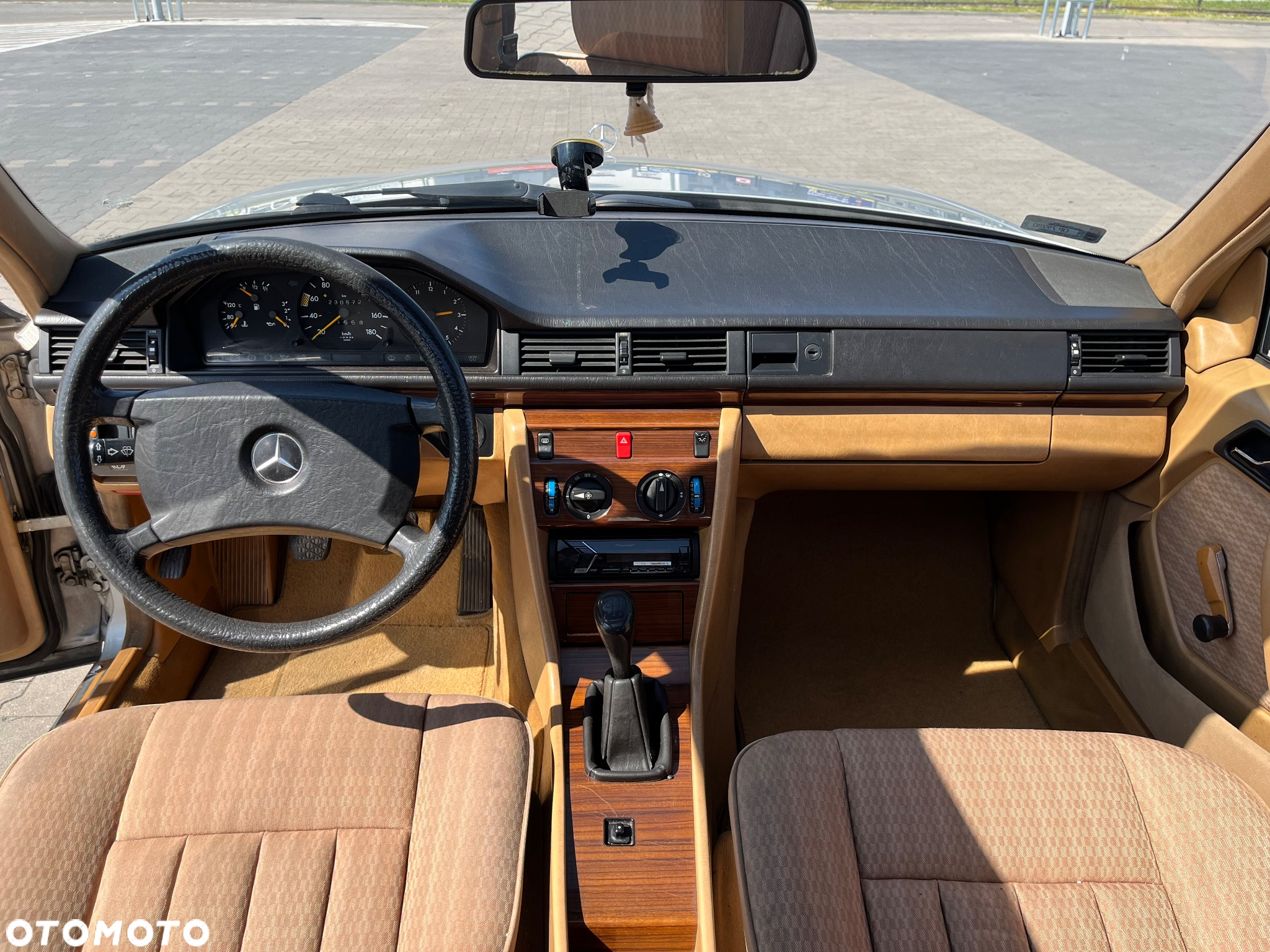 Mercedes-Benz W124 (1984-1993) - 13