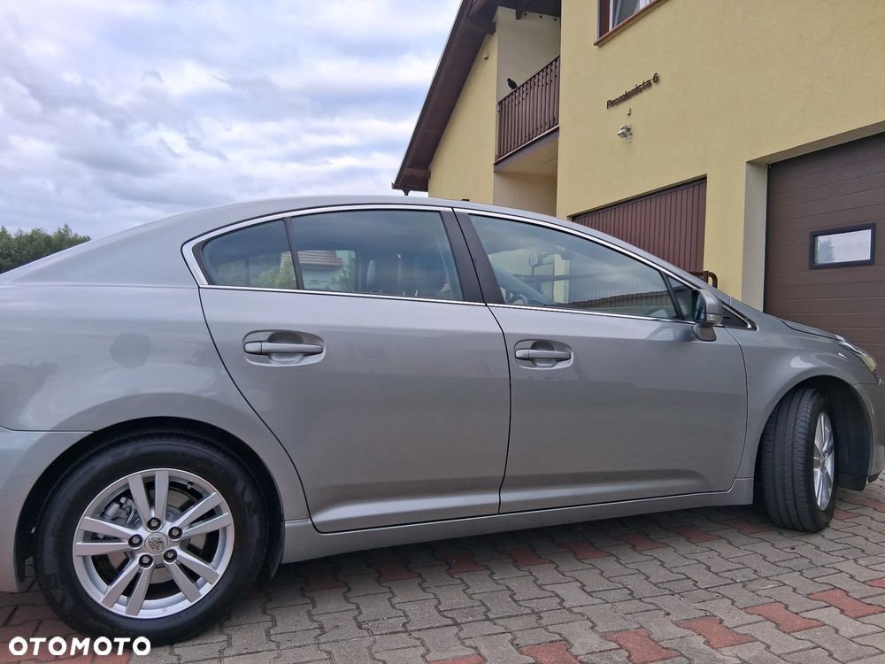 Toyota Avensis 1.8 Sol NAVI - 7