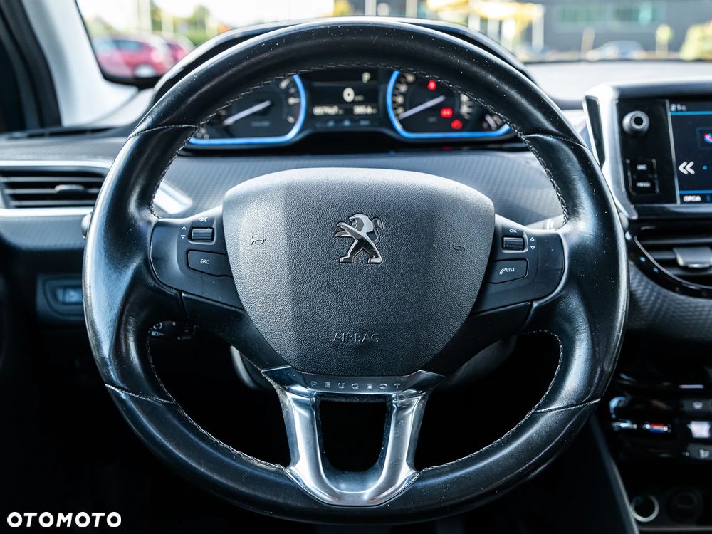 Peugeot 2008 1.2 Pure Tech Allure S&S EAT6 - 24