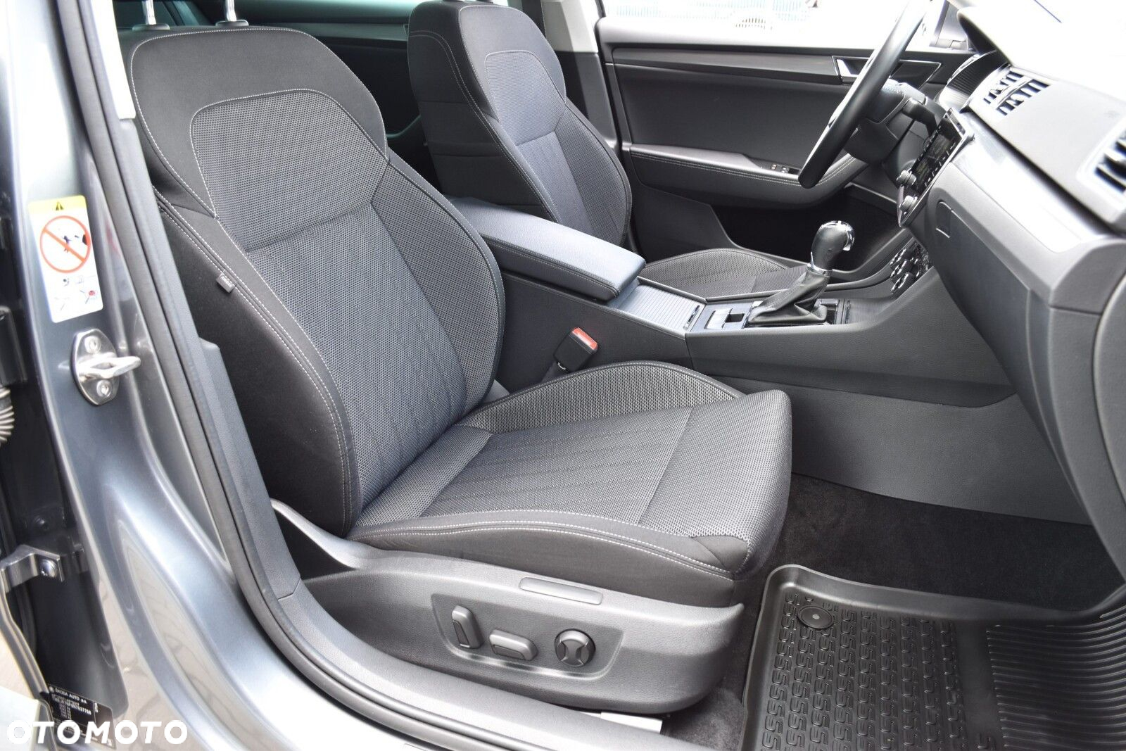 Skoda Superb 2.0 TDI SCR Style DSG - 30