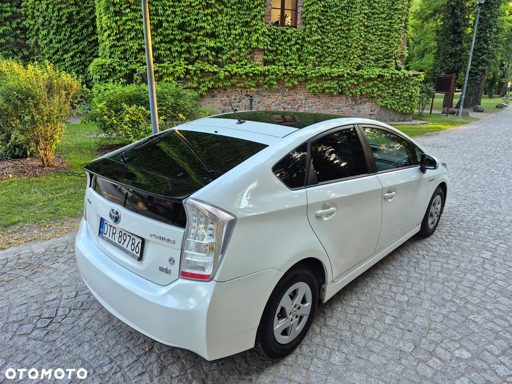 Toyota Prius (Hybrid) Executive - 15