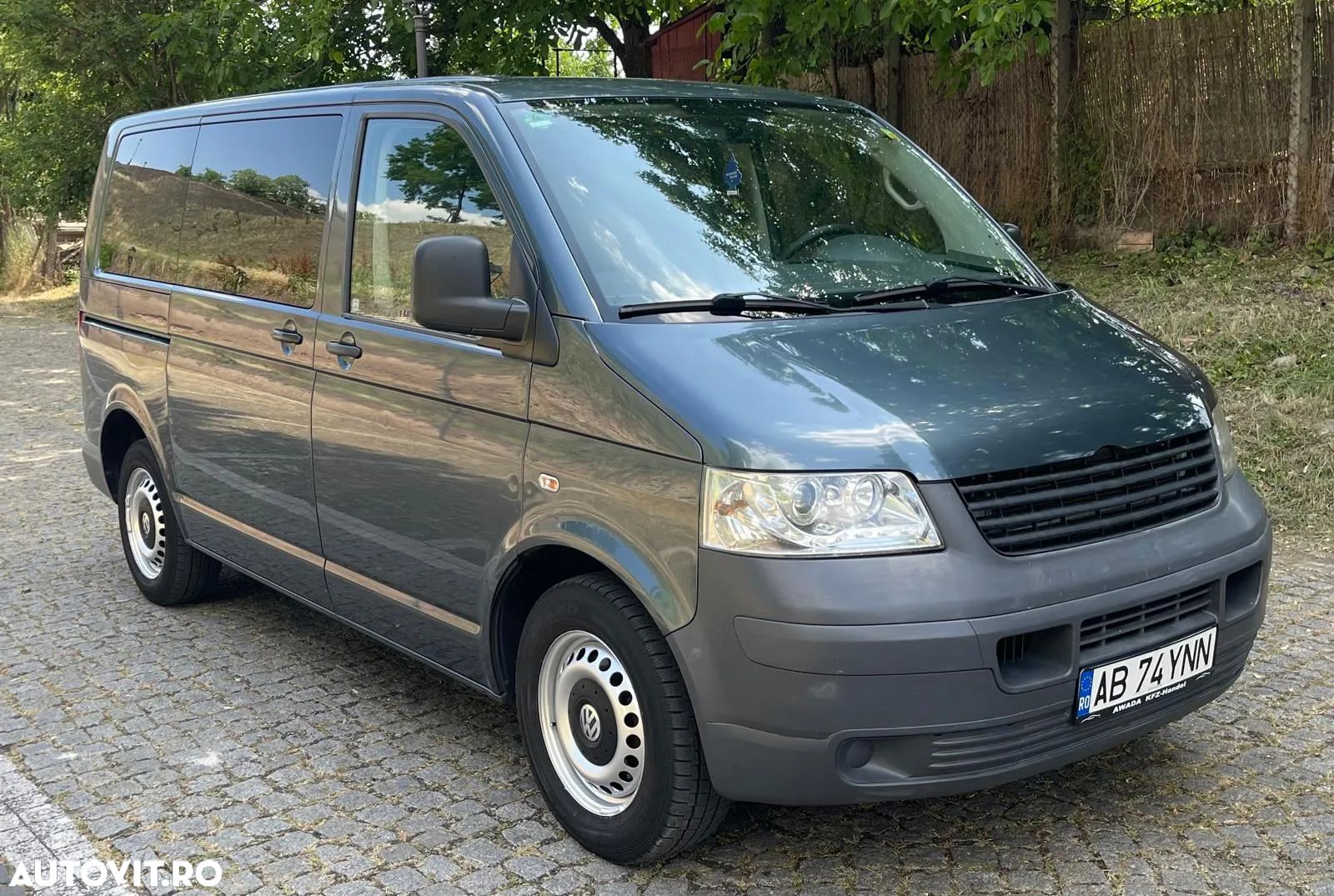 Volkswagen Caravelle - 1