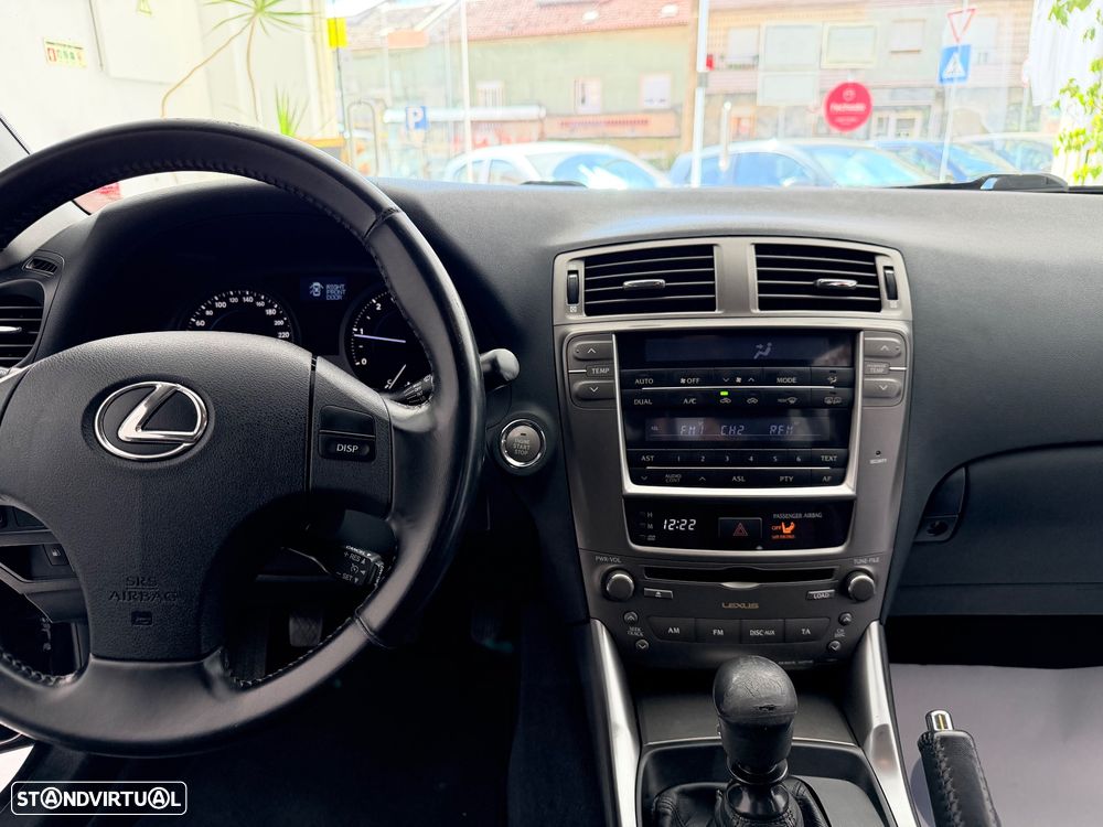 Lexus IS 220 d Base L6 - 13