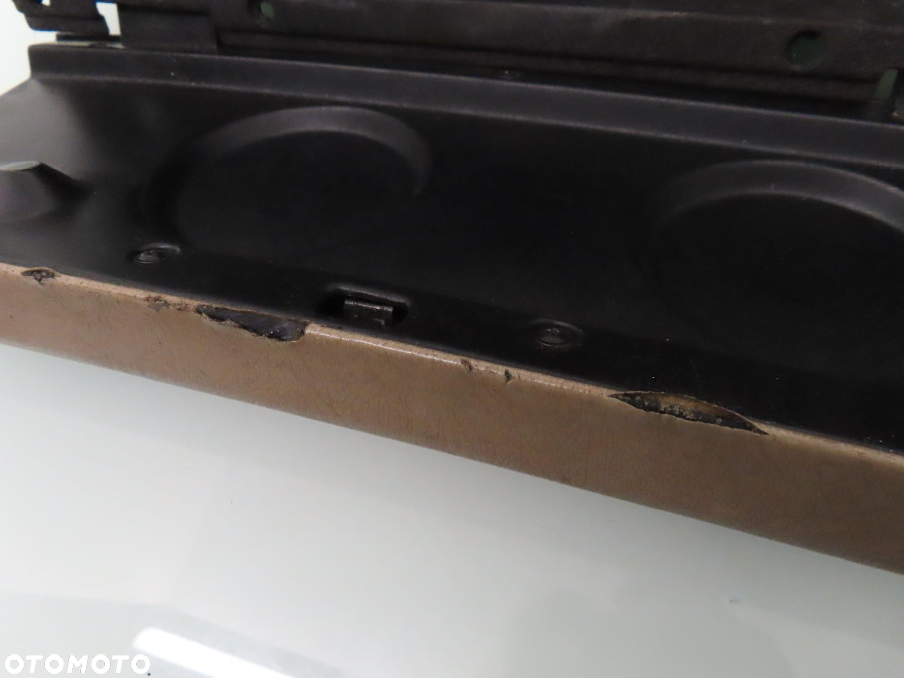 SCHOWEK PASAZERA VOLVO 850 9132989 - 7