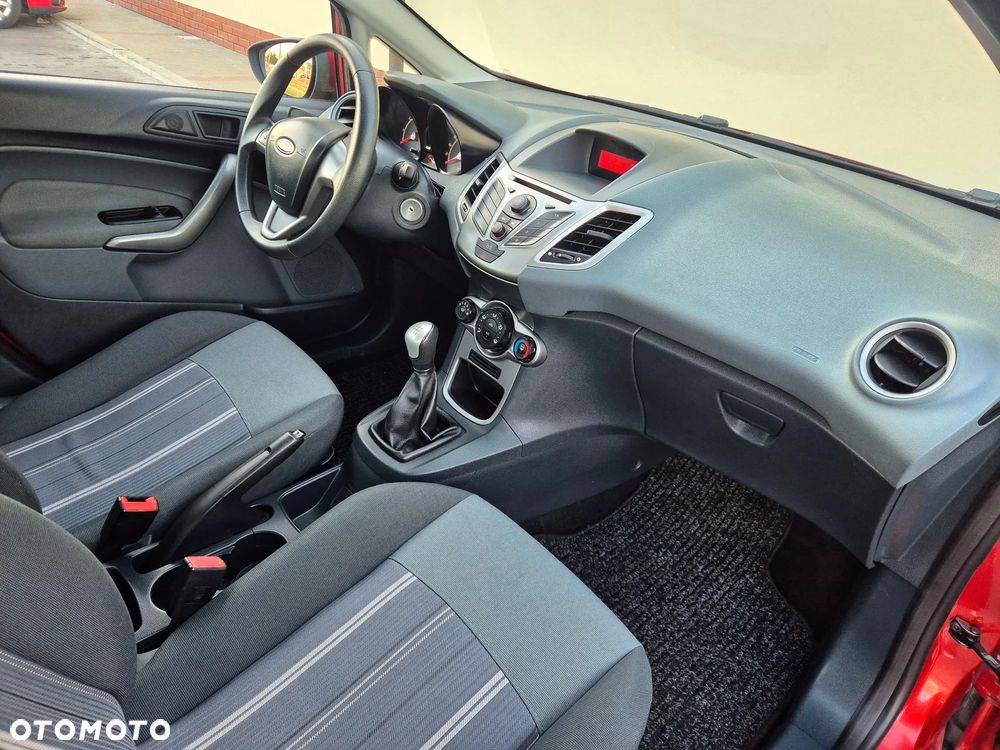 Ford Fiesta 1.25 Celebration - 24