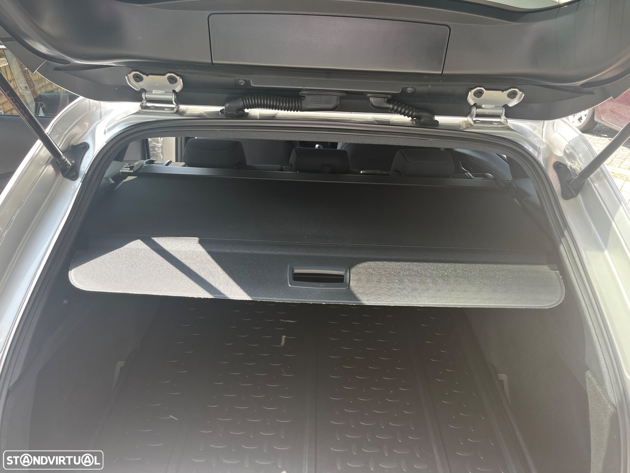 Toyota Corolla Touring Sports 1.8 Hybrid Comfort+P.Sport - 35