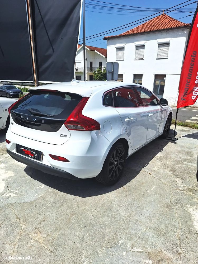 Volvo V40 1.6 D2 Momentum Eco - 4