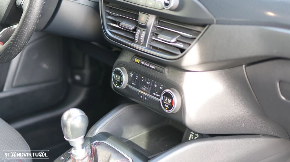 Ford Focus SW 1.5 TDCi EcoBlue ST-Line — fotografia 7