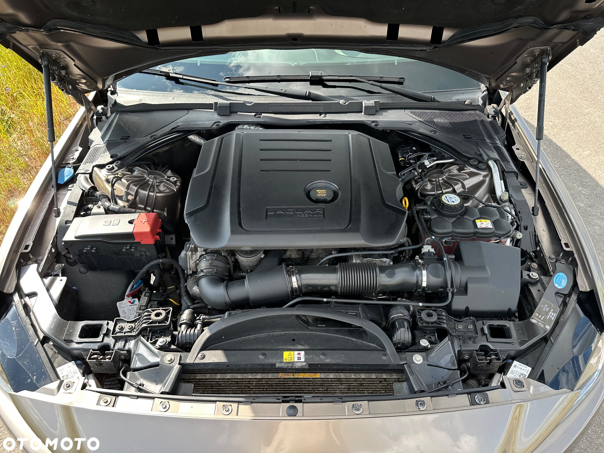 Jaguar XE 2.0 D Prestige - 16