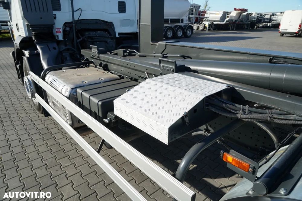 Iveco STRALIS 420 / CAMIOANĂ CU CÂRLIG / 6X4 / MAREL / CAPACITATE DE RIDICARE 17.275 KG / EURO 6 - 11