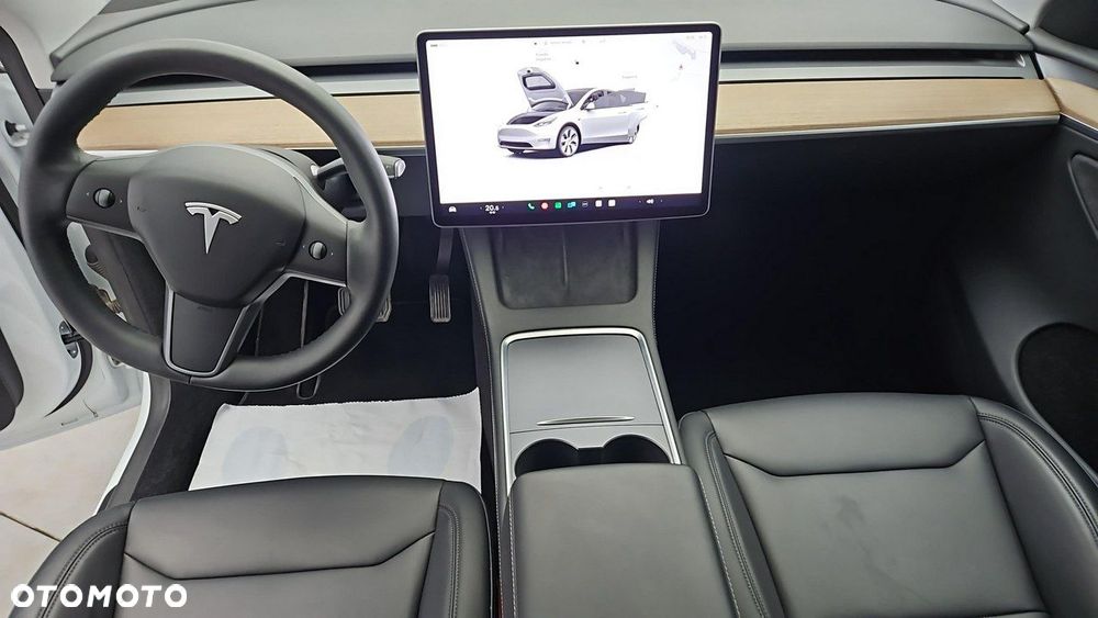 Tesla Model Y - 13
