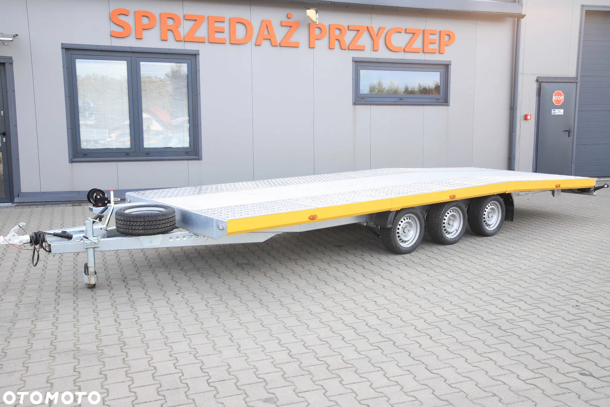 Niewiadów Jupiter kolorowa blenda 5.5x2.1 wypełnienie alu ryfel 3 osie koła 195R13C DMC 3500 kg - 2