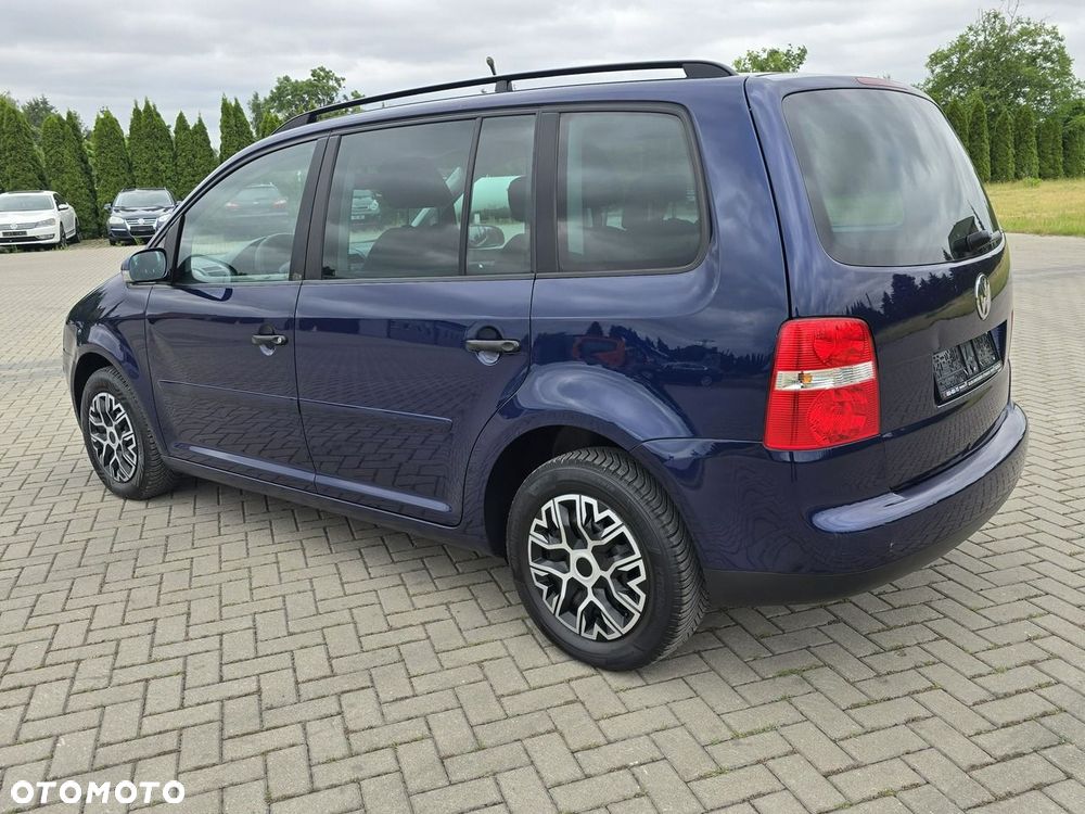 Volkswagen Touran - 12