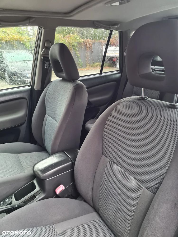 Toyota RAV4 2.0 D-4D 4x4 - 13