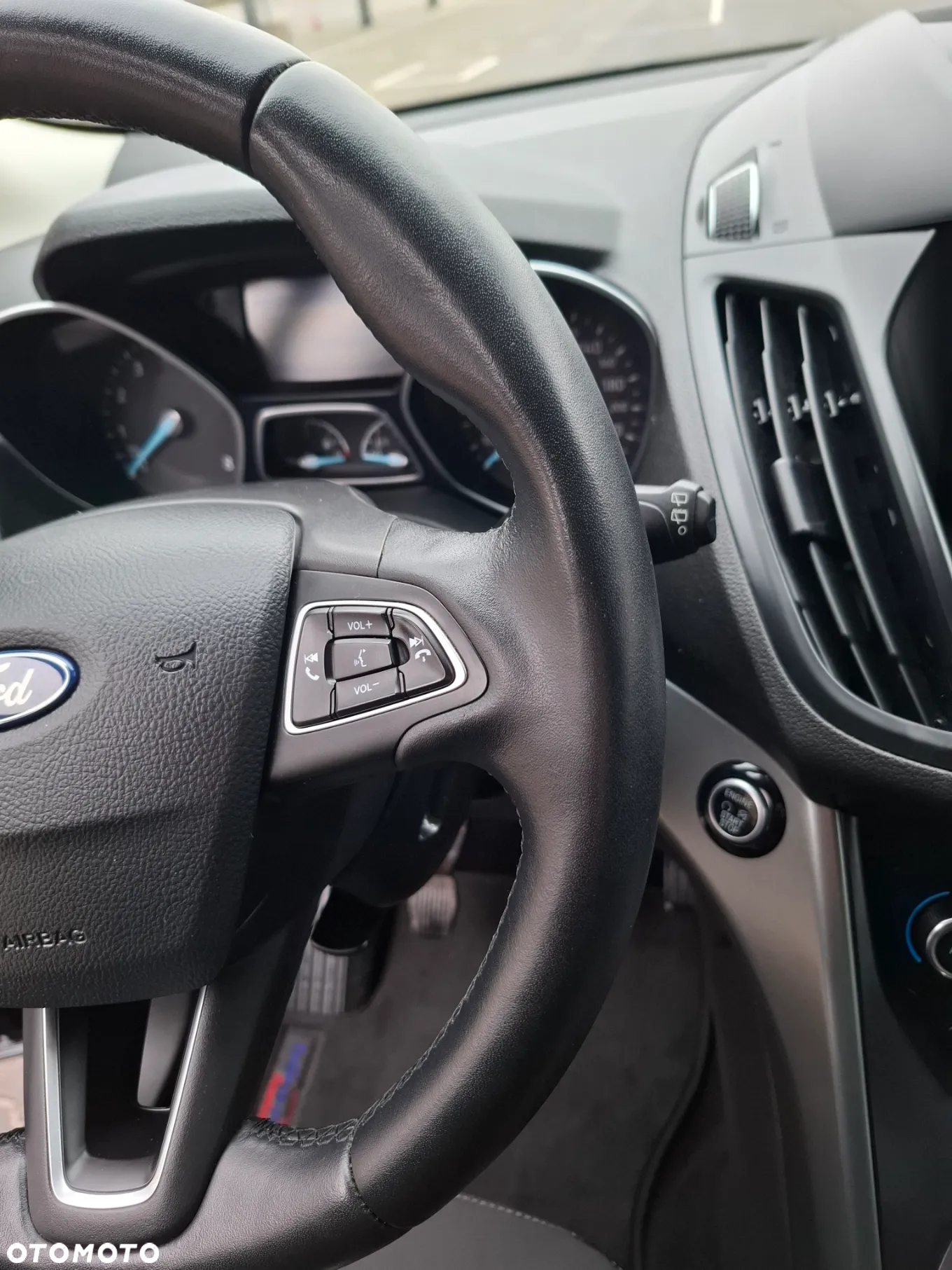 Ford Kuga - 37