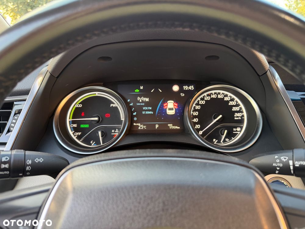 Toyota Camry - 17
