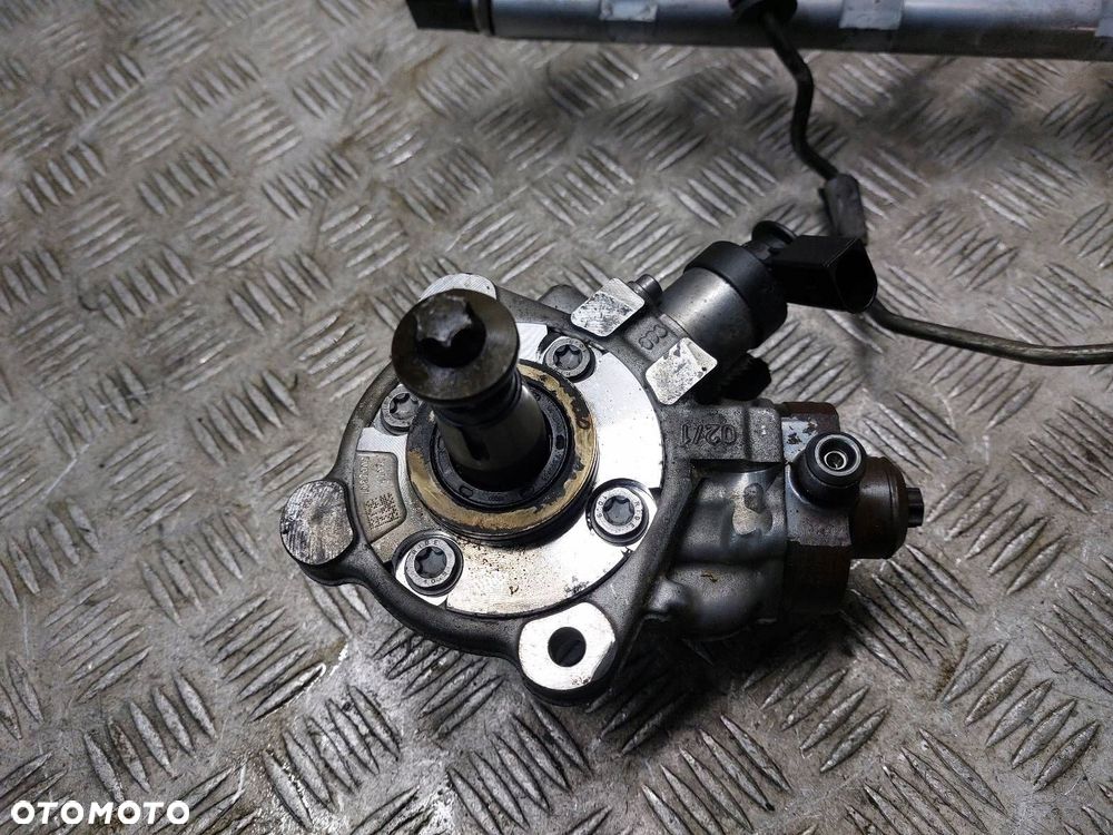 POMPA WTRYSKOWA + WTRYSKIWACZE + LISTWA KOMPLET BMW F10 520d 2.0 D - 7