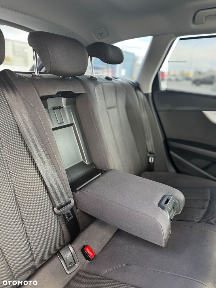 Audi A4 Avant 2.0 TDI - 10