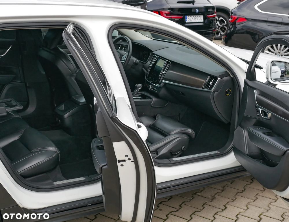 Volvo V90 Cross Country D4 AWD Pro - 25