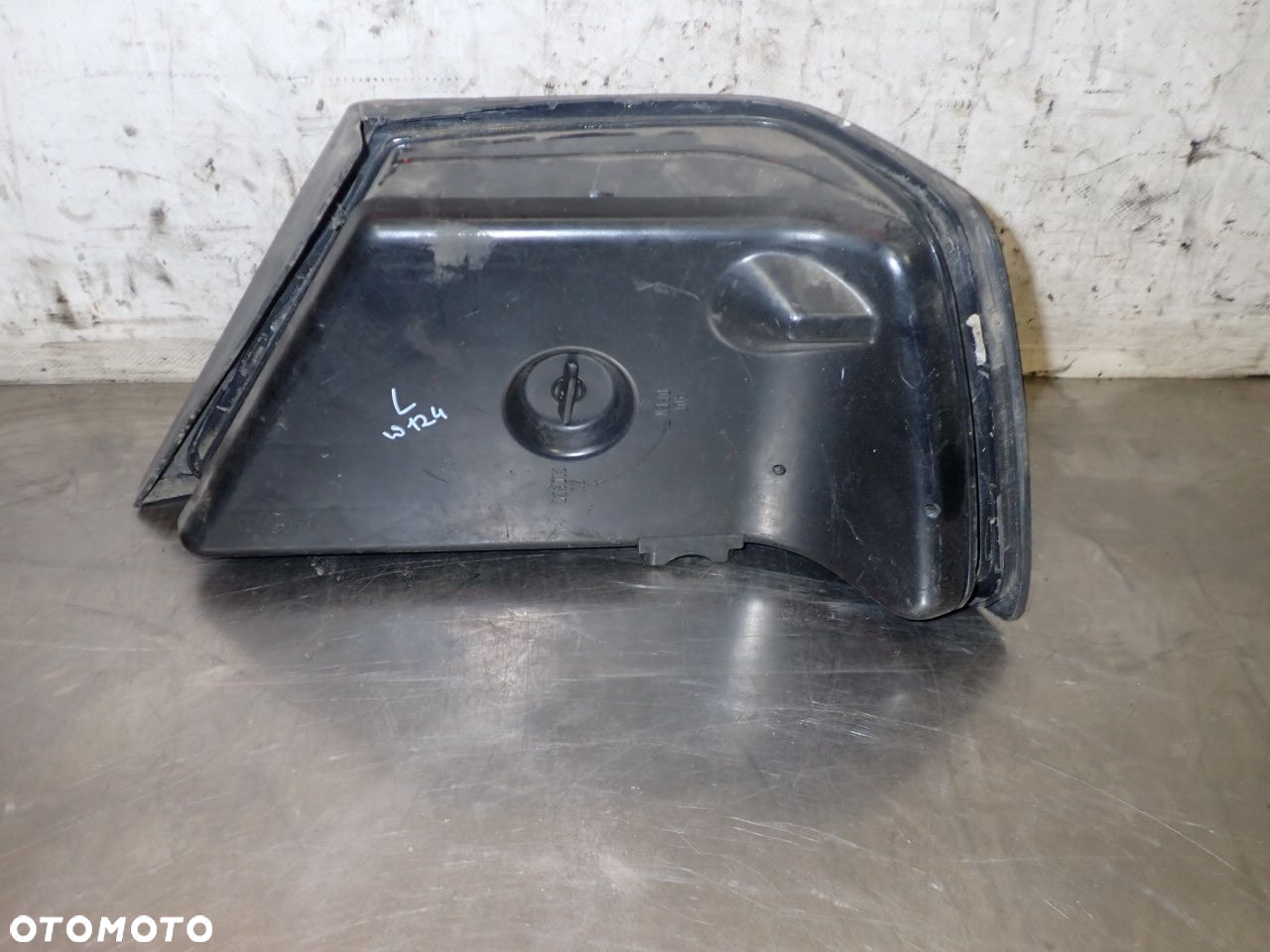 LAMPA LEWA TYLNA MERCEDES - BENZ W124 E300 2.3 SEDAN - 2