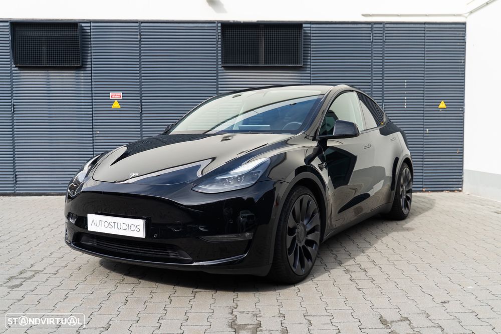 Tesla Model Y Performance Dual Motor AWD - 3