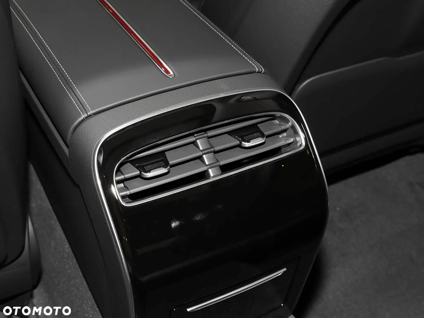 Hongqi H9 Standard - 29